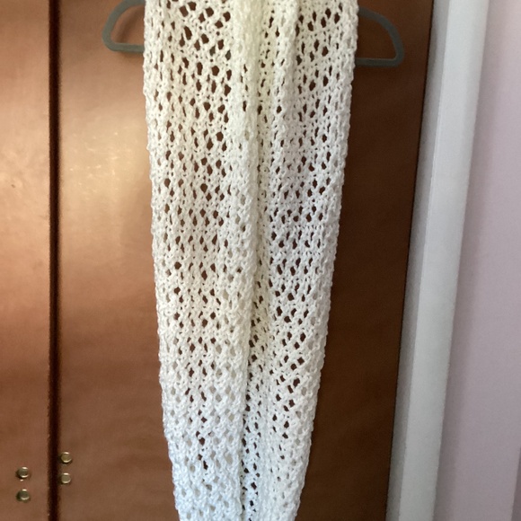 Hand Knitted Soft Bulky Infinity Scarf 68” x 12” - Picture 3 of 4